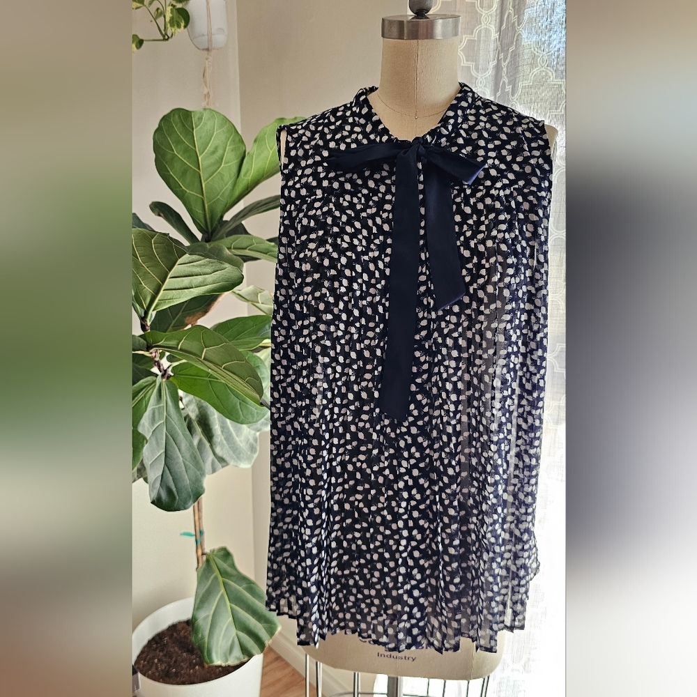 The Limited Women's Navy Blue Polka Dot Sleeveless Blouse size L
